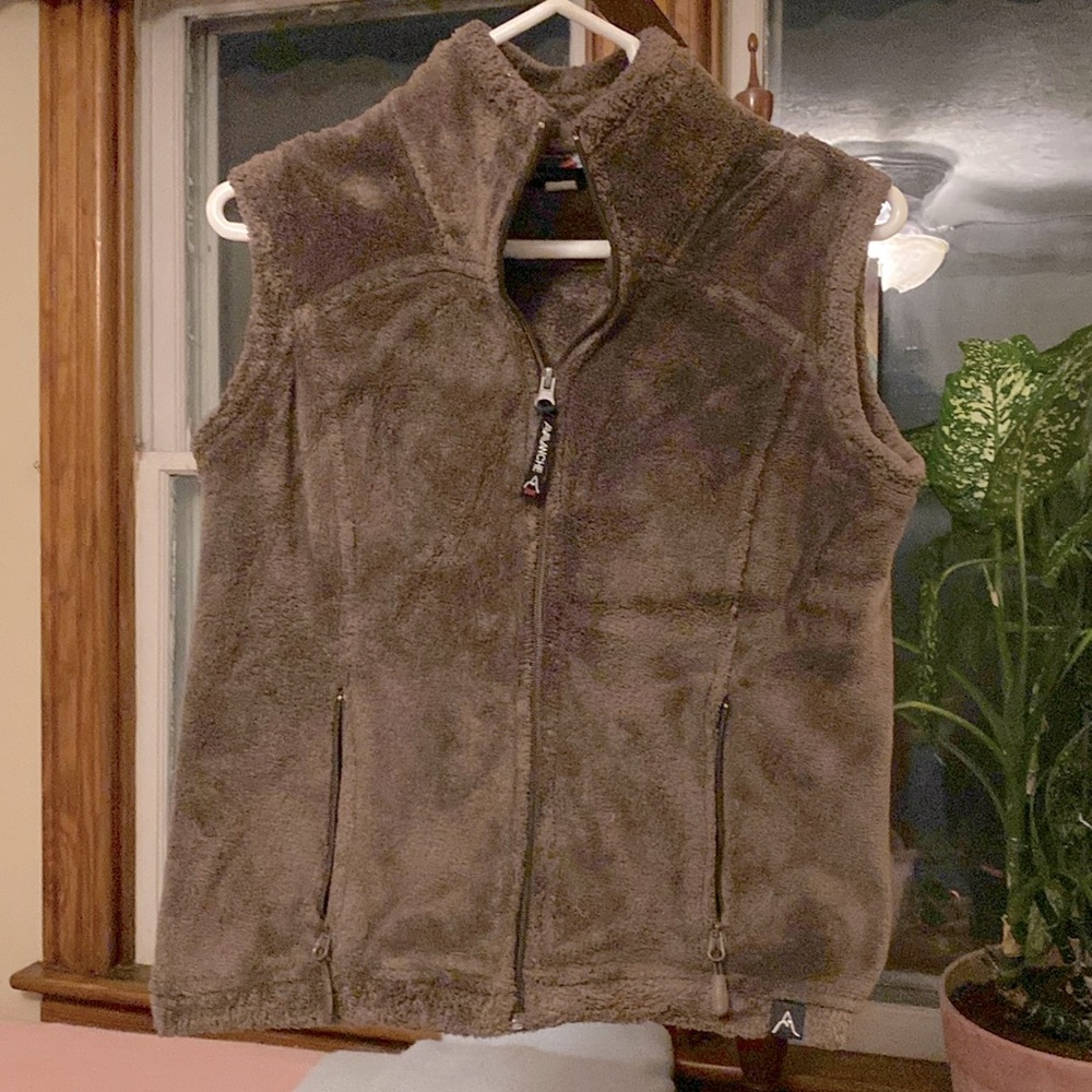Avalanche Wear brown fleece vest, size small.